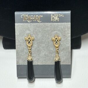 Vintage Trifari new old stock glass and gold tone pierced earrings